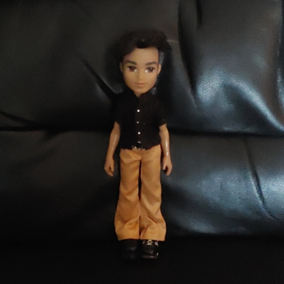 Bratz Flashback Fever Dylan Doll - Picture 2 of 6